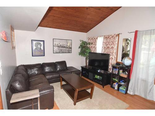 105 Cochrane Crescent, Cochrane, AB - Indoor Photo Showing Living Room