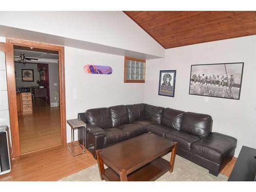 105 Cochrane Crescent, Cochrane, AB - Indoor Photo Showing Living Room