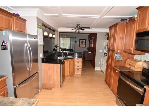 105 Cochrane Crescent, Cochrane, AB - Indoor Photo Showing Kitchen