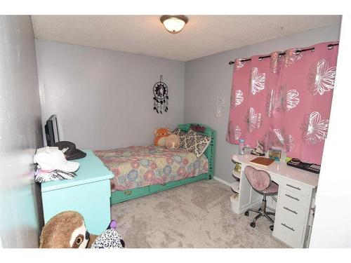 105 Cochrane Crescent, Cochrane, AB - Indoor Photo Showing Bedroom