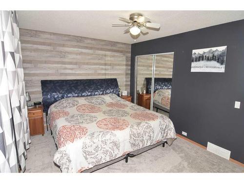 105 Cochrane Crescent, Cochrane, AB - Indoor Photo Showing Bedroom