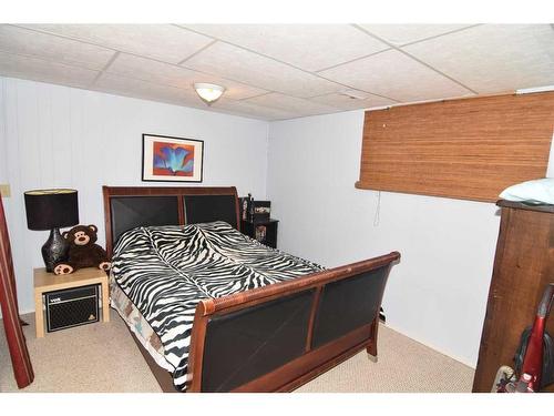 105 Cochrane Crescent, Cochrane, AB - Indoor Photo Showing Bedroom