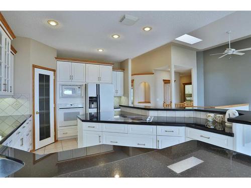 139 Hamptons Terrace Nw, Calgary, AB - Indoor Photo Showing Kitchen With Upgraded Kitchen