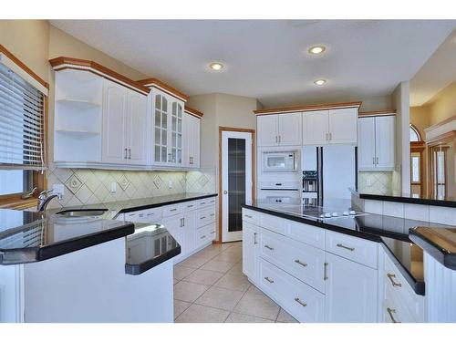 139 Hamptons Terrace Nw, Calgary, AB - Indoor Photo Showing Kitchen