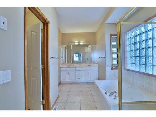 139 Hamptons Terrace Nw, Calgary, AB - Indoor Photo Showing Bathroom