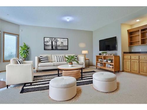 139 Hamptons Terrace Nw, Calgary, AB - Indoor Photo Showing Bedroom