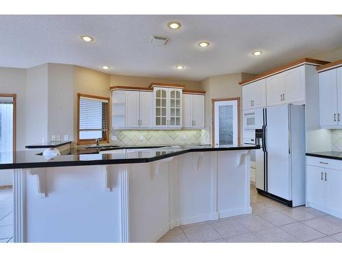 139 Hamptons Terrace Nw, Calgary, AB - Indoor Photo Showing Kitchen