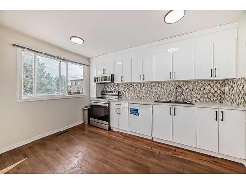 147-2211 19 Street Ne, Calgary, AB - Indoor Photo Showing Kitchen With Upgraded Kitchen