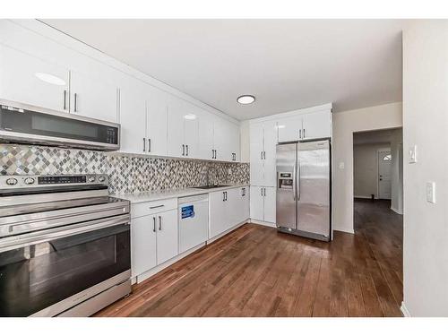 147-2211 19 Street Ne, Calgary, AB - Indoor Photo Showing Kitchen With Upgraded Kitchen