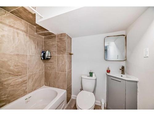 147-2211 19 Street Ne, Calgary, AB - Indoor Photo Showing Bathroom