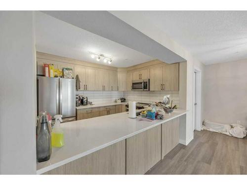 2302-6118 80 Avenue Ne, Calgary, AB - Indoor Photo Showing Kitchen