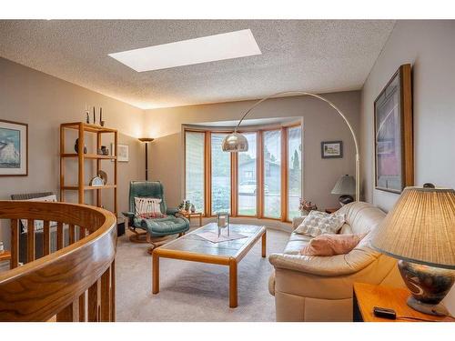 3007 Oakmoor Drive Sw, Calgary, AB - Indoor Photo Showing Living Room