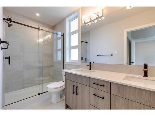 2109-55 Lucas Way Nw, Calgary, AB - Indoor Photo Showing Bathroom