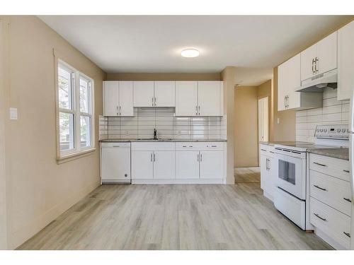 204 Windsor Avenue, Diamond Valley, AB - Indoor Photo Showing Kitchen