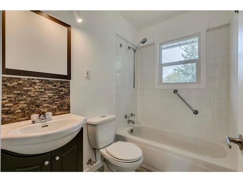 204 Windsor Avenue, Diamond Valley, AB - Indoor Photo Showing Bathroom