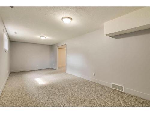 204 Windsor Avenue, Diamond Valley, AB - Indoor Photo Showing Other Room