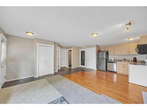 277 Fresno Place Ne, Calgary, AB - Indoor Photo Showing Kitchen