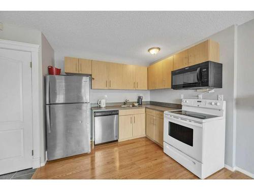 277 Fresno Place Ne, Calgary, AB - Indoor Photo Showing Kitchen