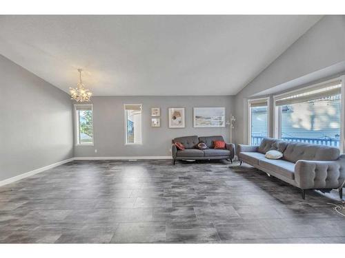 277 Fresno Place Ne, Calgary, AB - Indoor Photo Showing Living Room