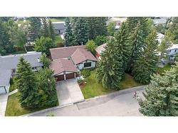 168 Oakcliffe Place SW Calgary, AB T2V 0J8