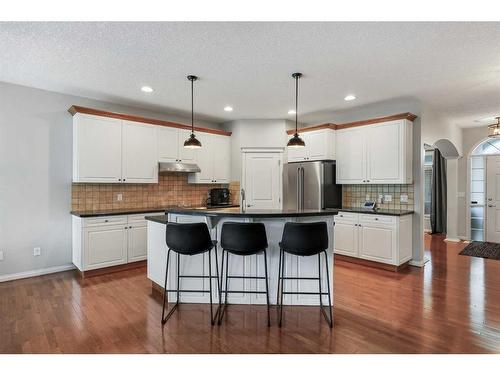 47 Hamptons Close Nw, Calgary, AB - Indoor Photo Showing Kitchen With Upgraded Kitchen