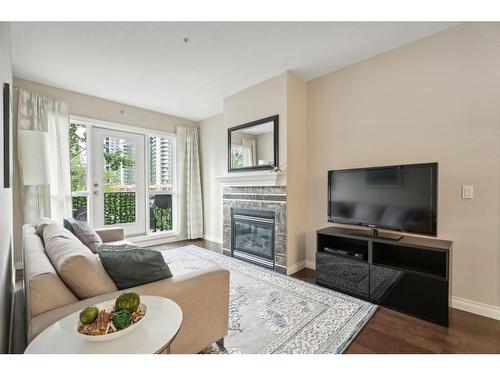 304-138 18 Avenue Se, Calgary, AB - Indoor Photo Showing Kitchen