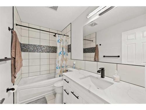 830 9 Avenue Ne, Three Hills, AB - Indoor Photo Showing Bathroom