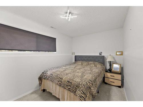 830 9 Avenue Ne, Three Hills, AB - Indoor Photo Showing Bedroom