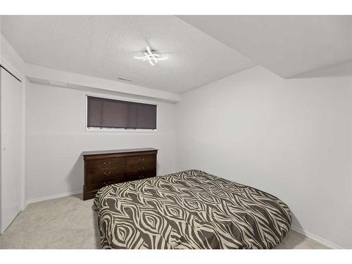 830 9 Avenue Ne, Three Hills, AB - Indoor Photo Showing Bedroom