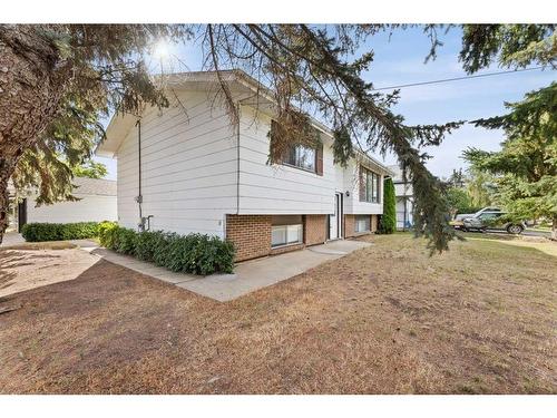 830 9 Avenue Ne, Three Hills, AB - Outdoor