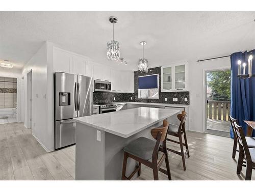 830 9 Avenue Ne, Three Hills, AB - Indoor Photo Showing Kitchen With Stainless Steel Kitchen With Upgraded Kitchen