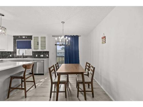 830 9 Avenue Ne, Three Hills, AB - Indoor Photo Showing Dining Room