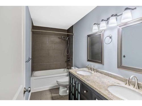 35 Greig Drive, Red Deer, AB - Indoor Photo Showing Bathroom