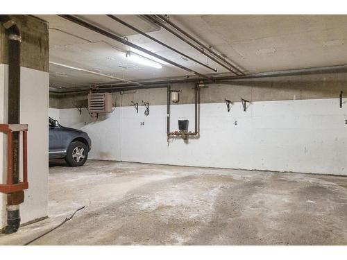 702-235 15 Avenue Sw, Calgary, AB - Indoor Photo Showing Garage