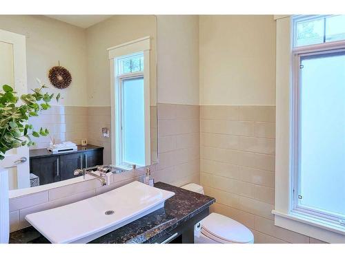 92 Hawk'S Landing Drive, Priddis Greens, AB - Indoor Photo Showing Bathroom