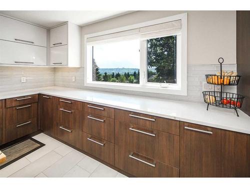 16 Silvercreek Place Nw, Calgary, AB - Indoor Photo Showing Kitchen