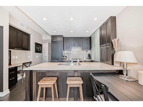 1528-222 Riverfront Avenue Sw, Calgary, AB - Indoor Photo Showing Kitchen With Double Sink With Upgraded Kitchen