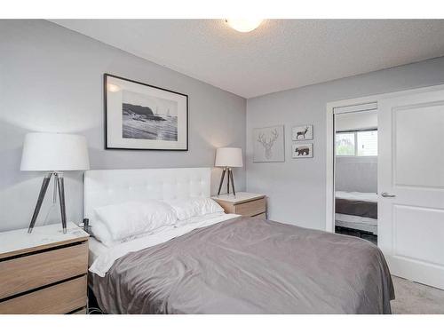 2-2123 4 Avenue Nw, Calgary, AB - Indoor Photo Showing Bedroom