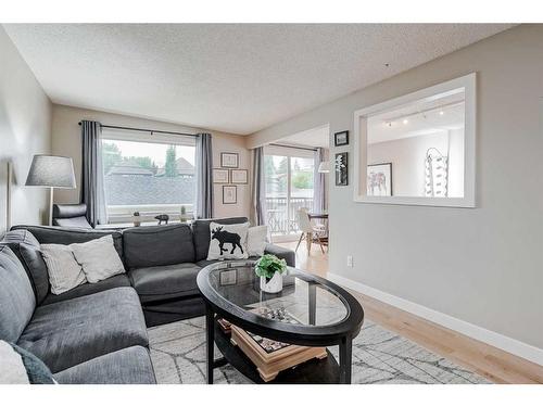 2-2123 4 Avenue Nw, Calgary, AB - Indoor Photo Showing Living Room