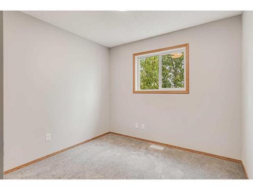 561-100 Jordan Parkway, Red Deer, AB - Indoor Photo Showing Other Room