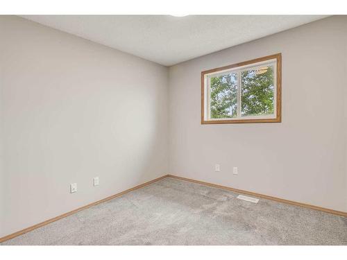 561-100 Jordan Parkway, Red Deer, AB - Indoor Photo Showing Other Room