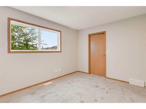 561-100 Jordan Parkway, Red Deer, AB - Indoor Photo Showing Other Room