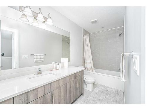 10411 Cityscape Drive Ne, Calgary, AB - Indoor Photo Showing Bathroom