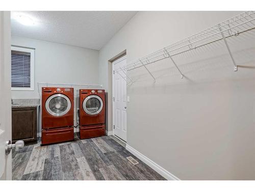 146 Evanspark Circle Nw, Calgary, AB - Indoor Photo Showing Laundry Room