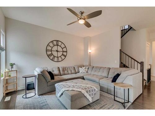 19 Vincent Crescent, Olds, AB - Indoor Photo Showing Living Room