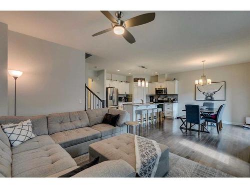 19 Vincent Crescent, Olds, AB - Indoor Photo Showing Living Room