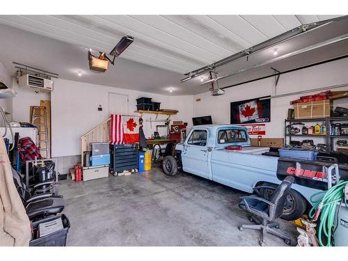 19 Vincent Crescent, Olds, AB - Indoor Photo Showing Garage