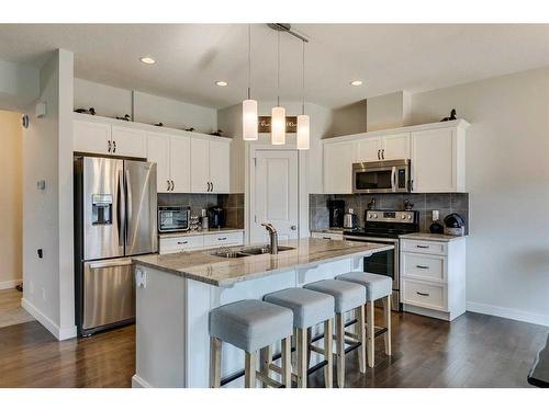 19 Vincent Crescent, Olds, AB - Indoor Photo Showing Kitchen With Stainless Steel Kitchen With Double Sink With Upgraded Kitchen