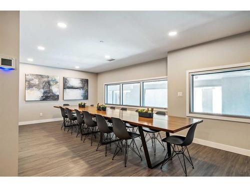 2504-930 16 Avenue Sw, Calgary, AB - Indoor Photo Showing Dining Room