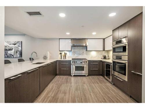 2504-930 16 Avenue Sw, Calgary, AB - Indoor Photo Showing Kitchen With Upgraded Kitchen